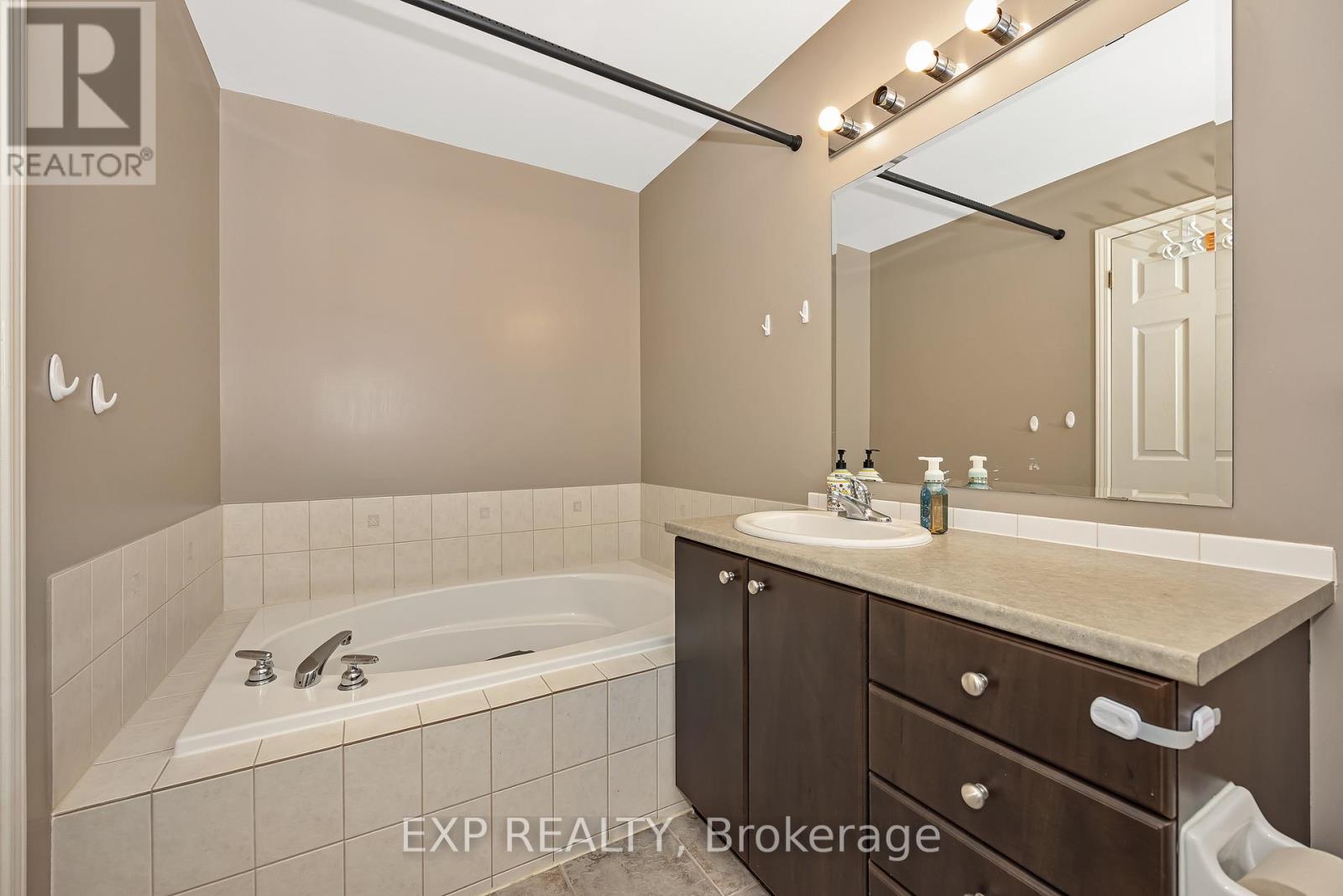 359 Bakewell Crescent