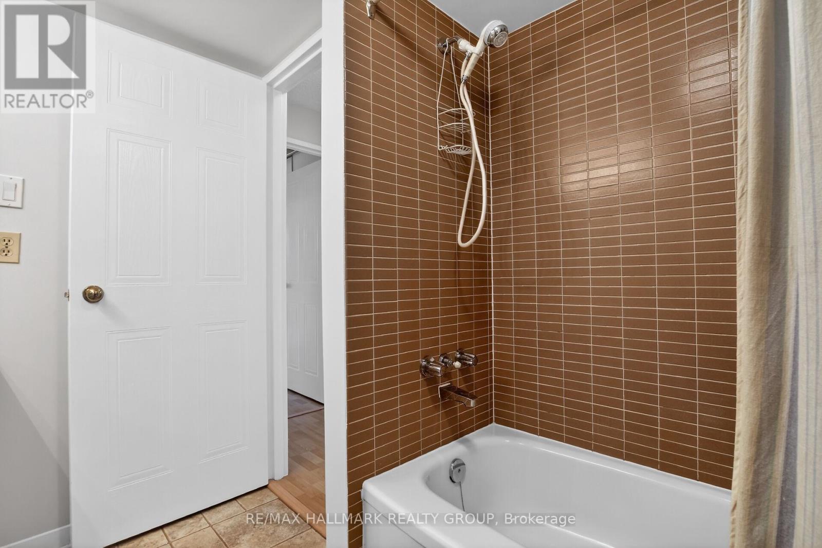 305 - 80 Sandcastle Drive