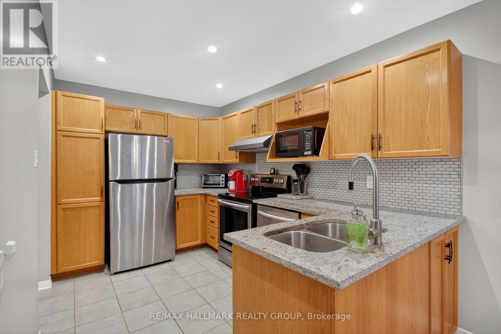 110 Hunter's Glen Crescent