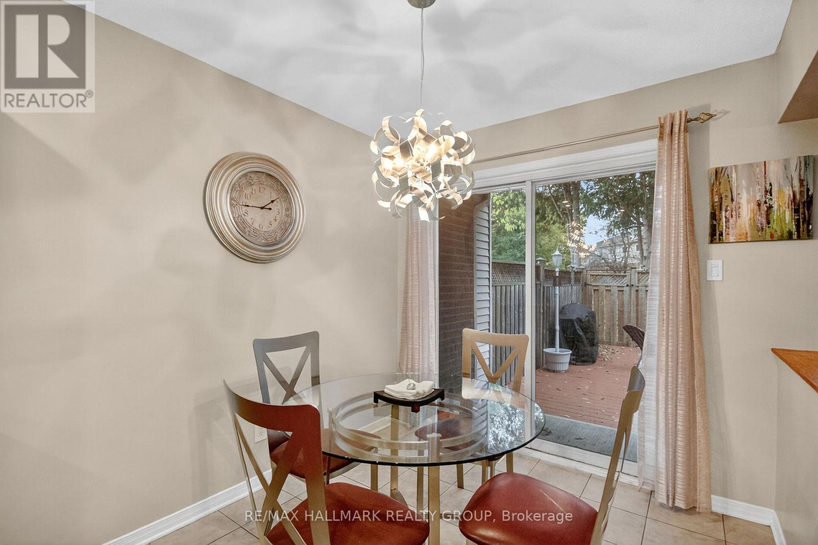 110 Hunter's Glen Crescent