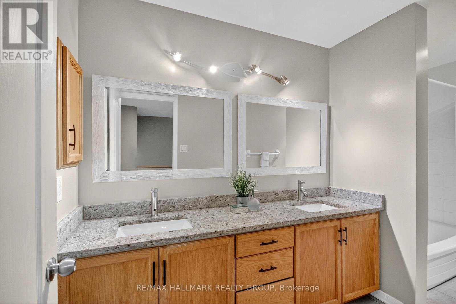 110 Hunter's Glen Crescent