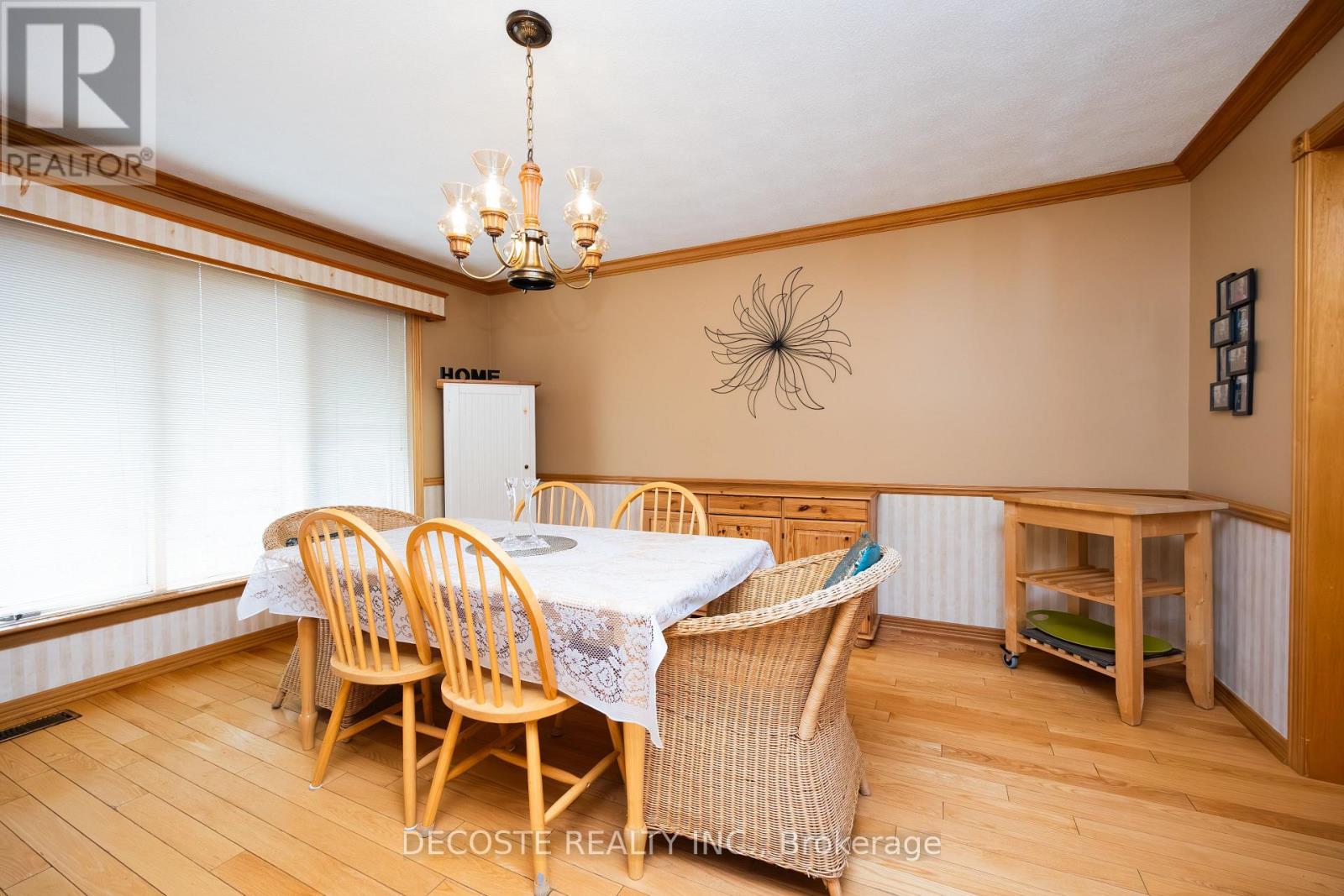 100 Macleod Crescent