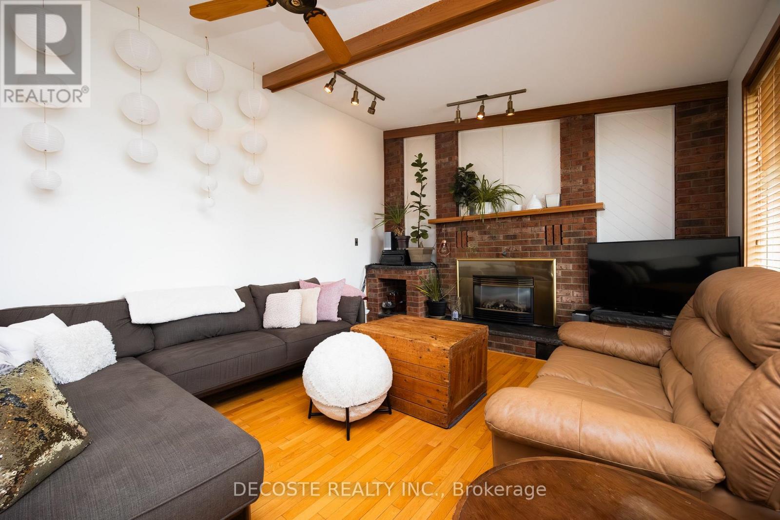 100 Macleod Crescent