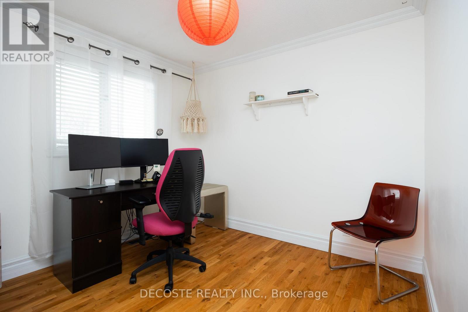 100 Macleod Crescent