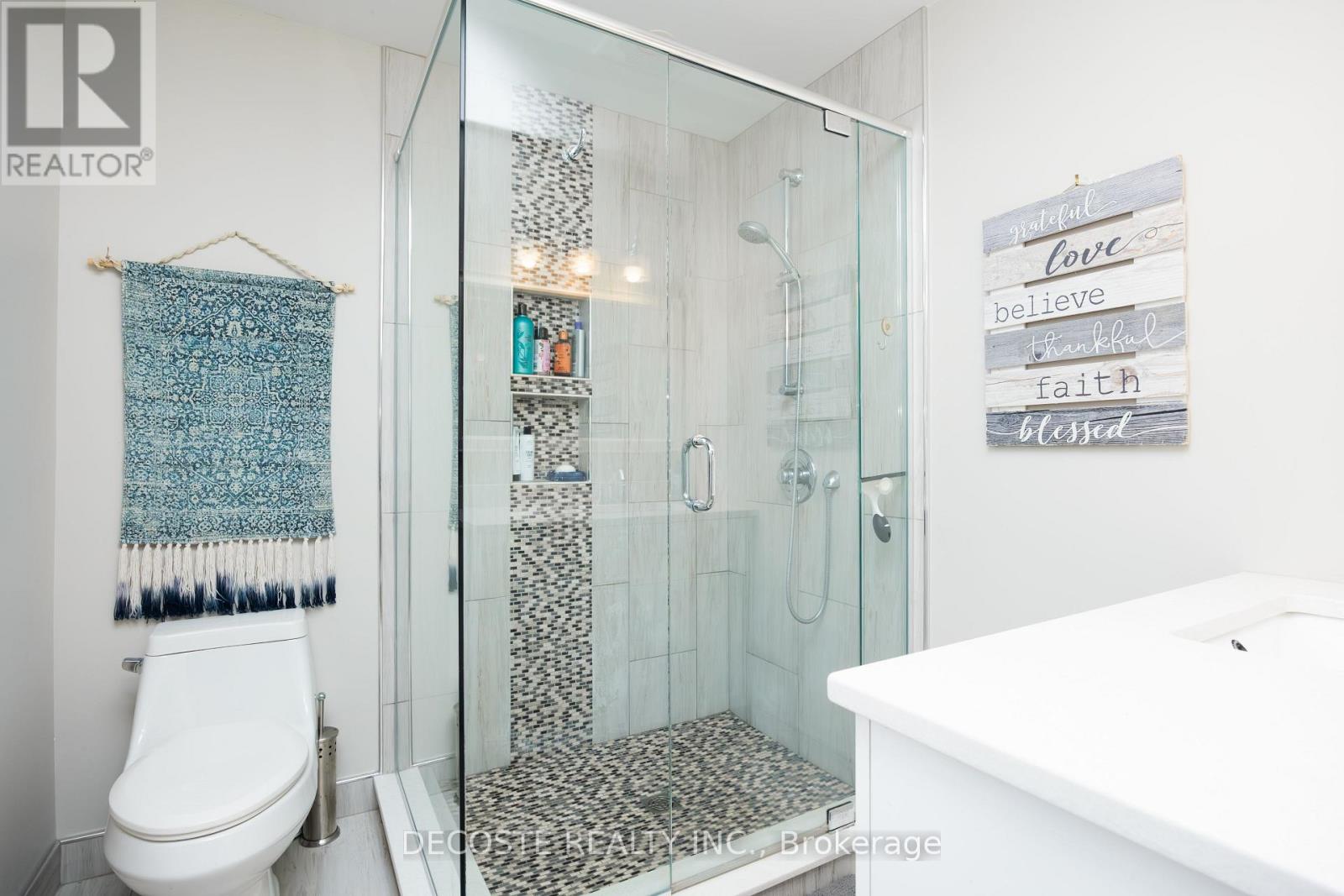 100 Macleod Crescent