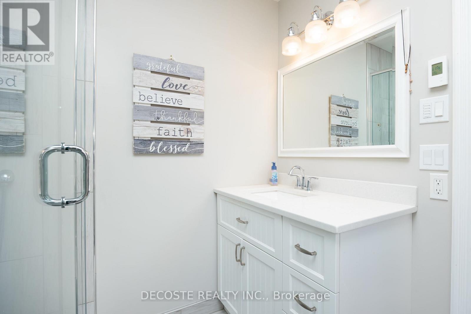 100 Macleod Crescent