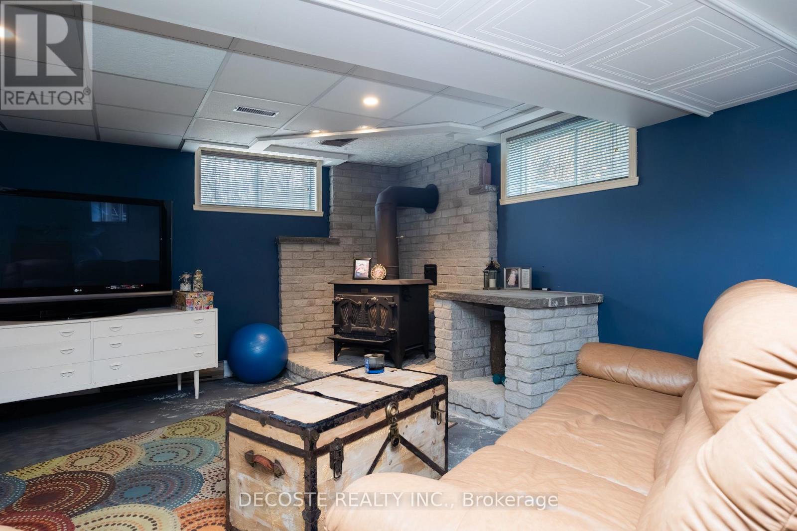 100 Macleod Crescent