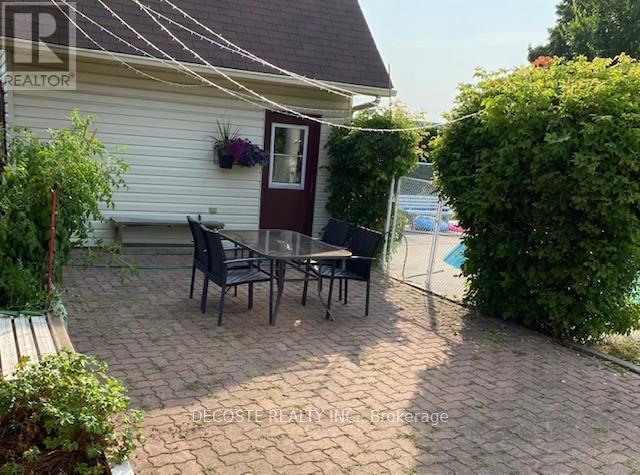 100 Macleod Crescent