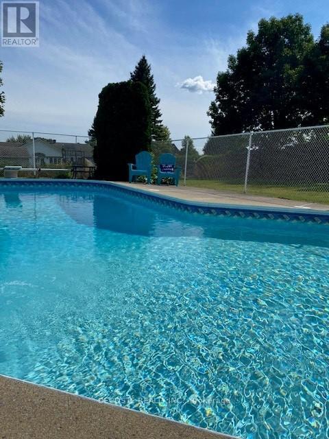 100 Macleod Crescent