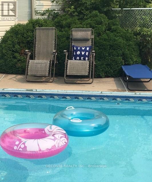 100 Macleod Crescent