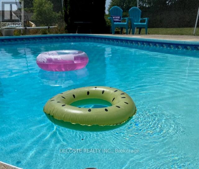 100 Macleod Crescent