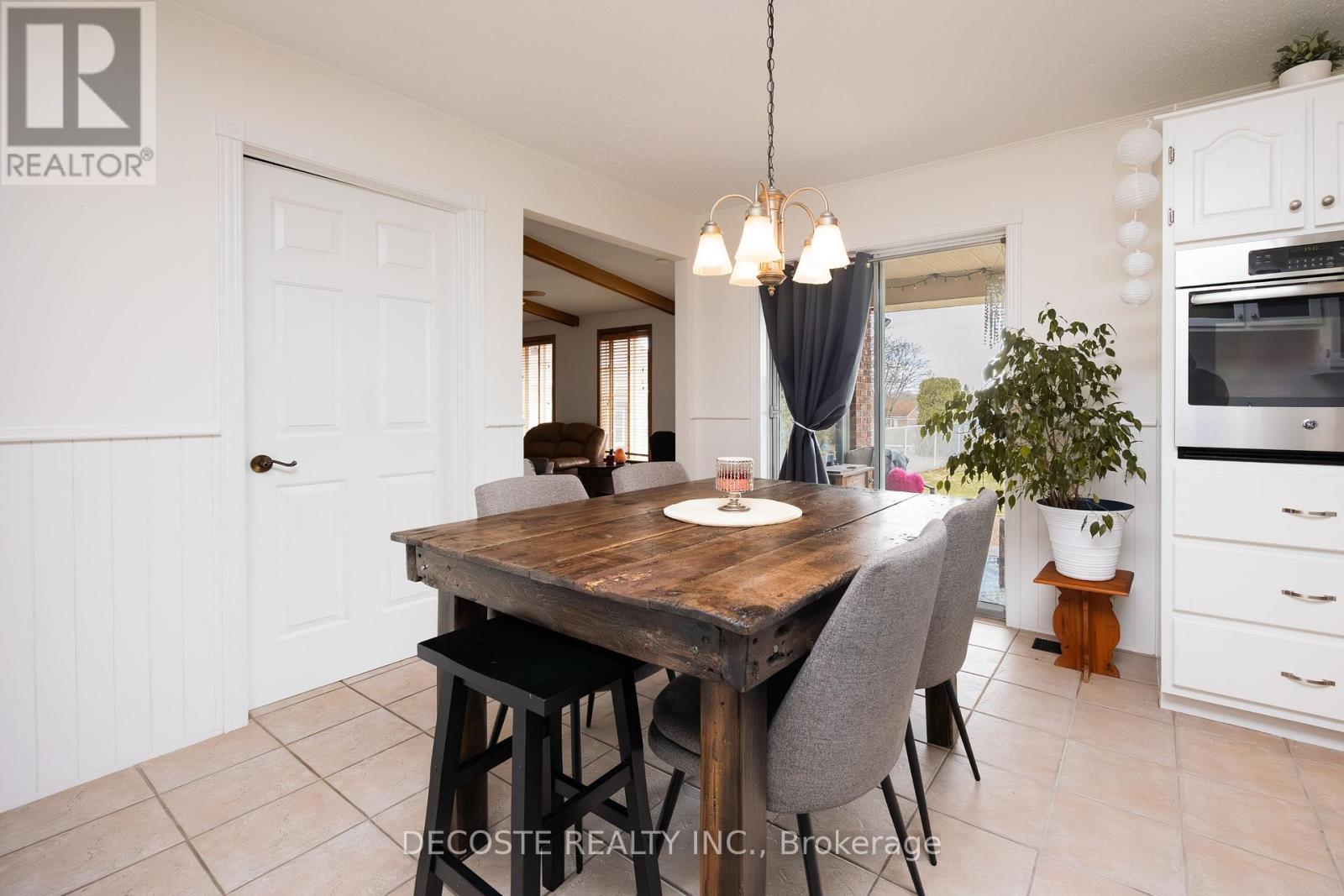 100 Macleod Crescent