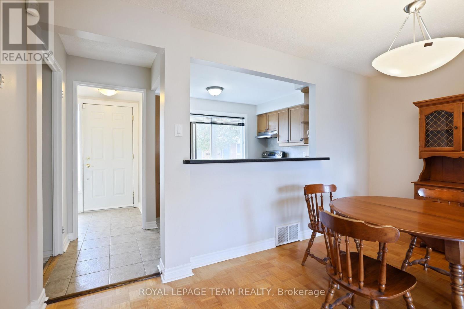 - - 2942 Fairlea Crescent