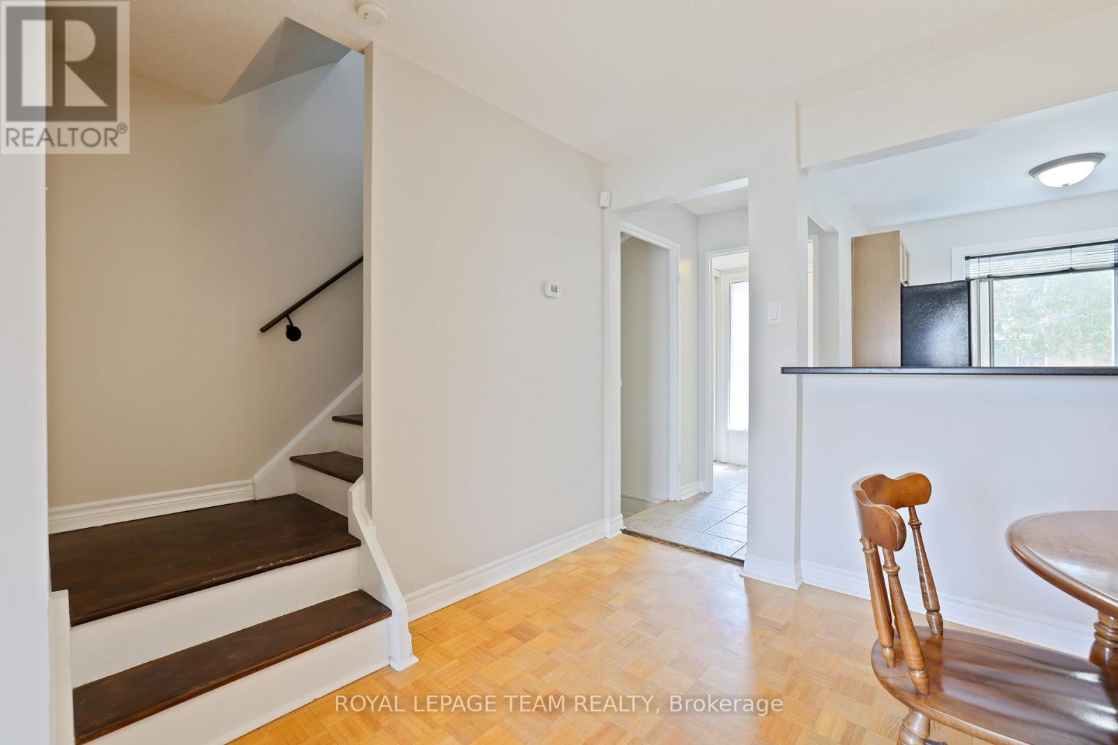 - - 2942 Fairlea Crescent