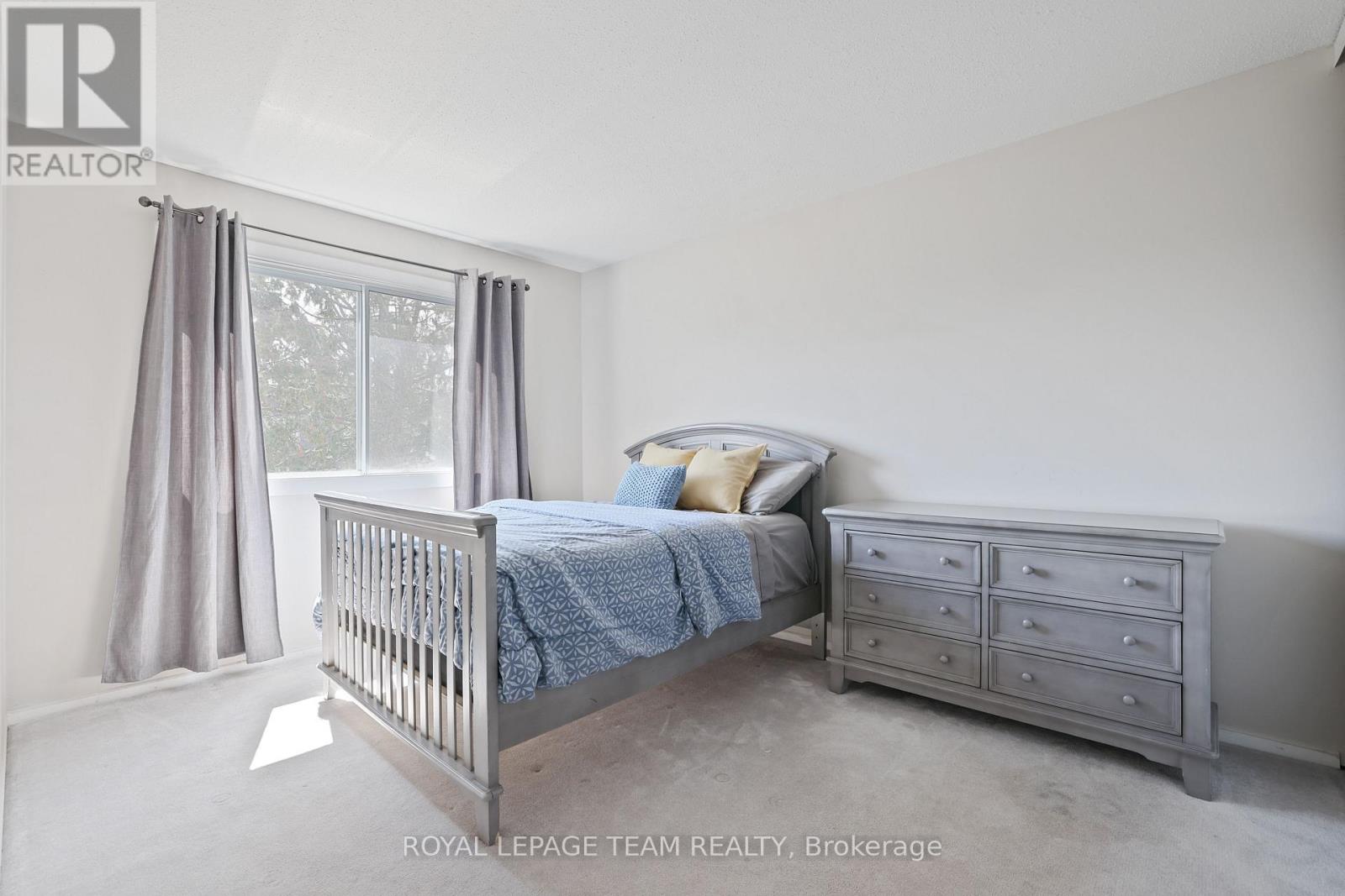 - - 2942 Fairlea Crescent