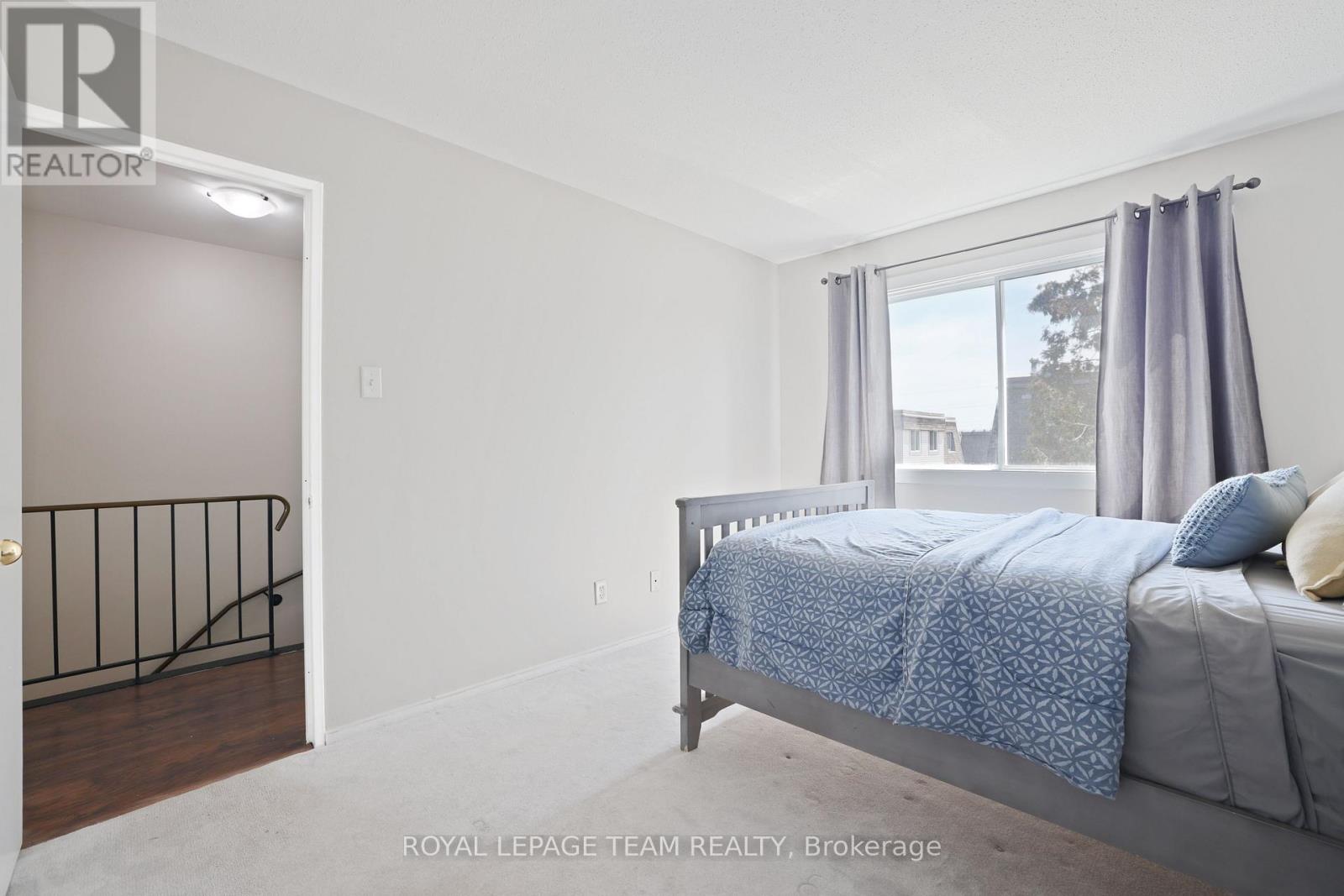 - - 2942 Fairlea Crescent