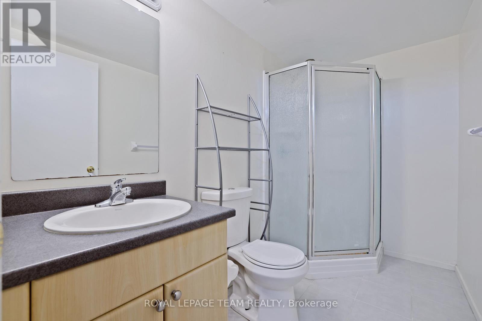 - - 2942 Fairlea Crescent