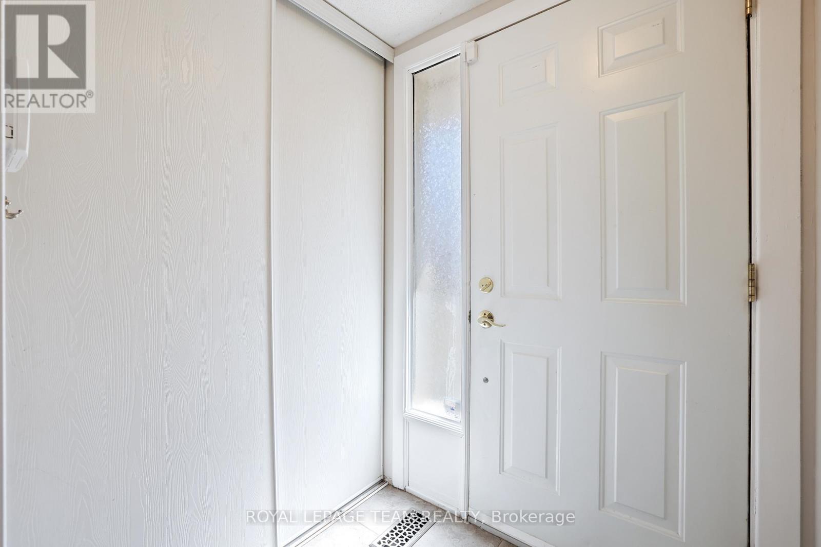 - - 2942 Fairlea Crescent