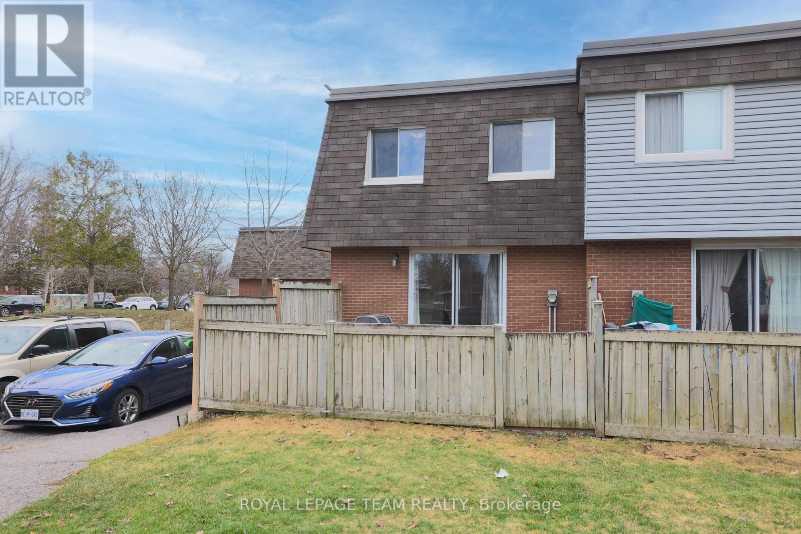 - - 2942 Fairlea Crescent