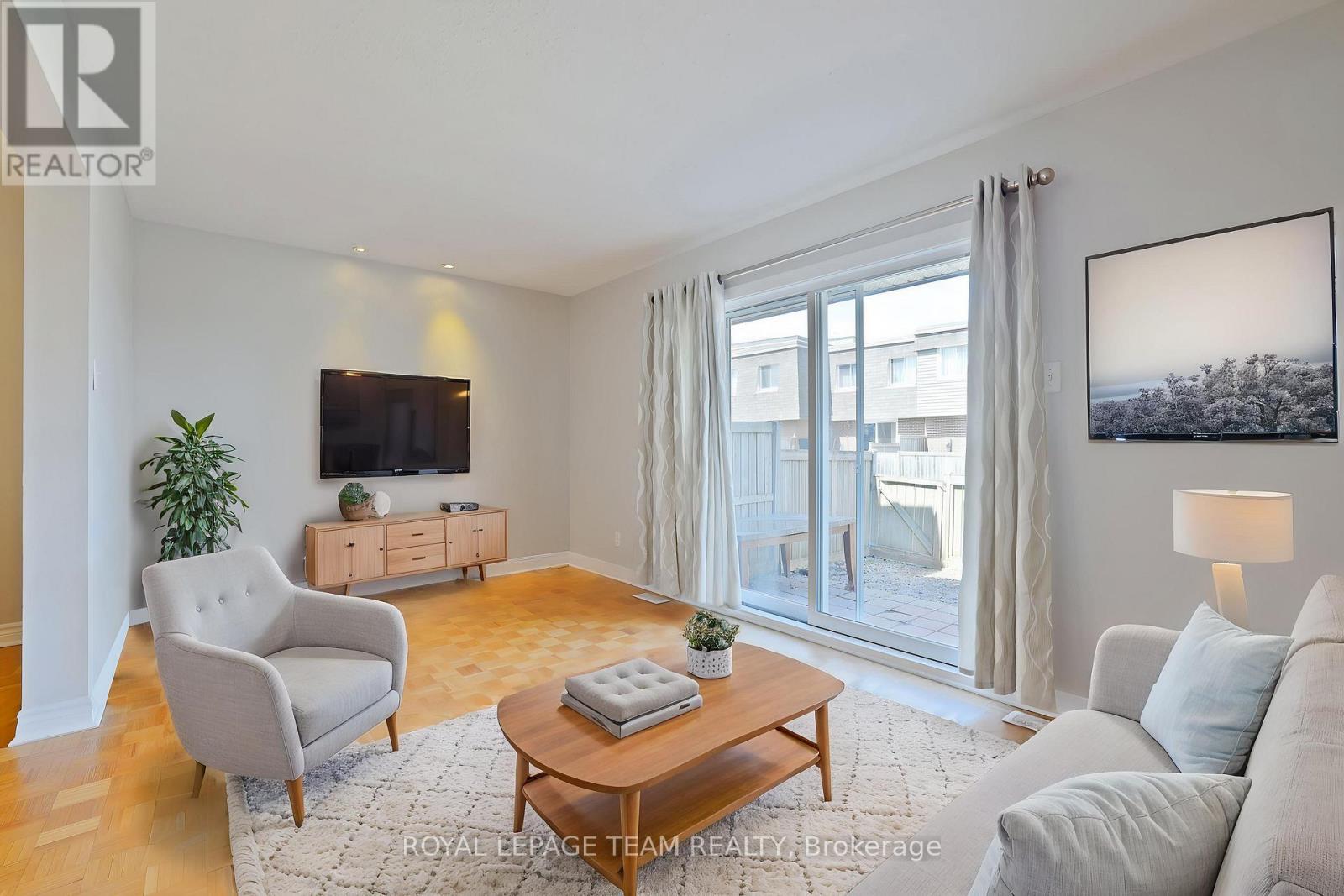 - - 2942 Fairlea Crescent