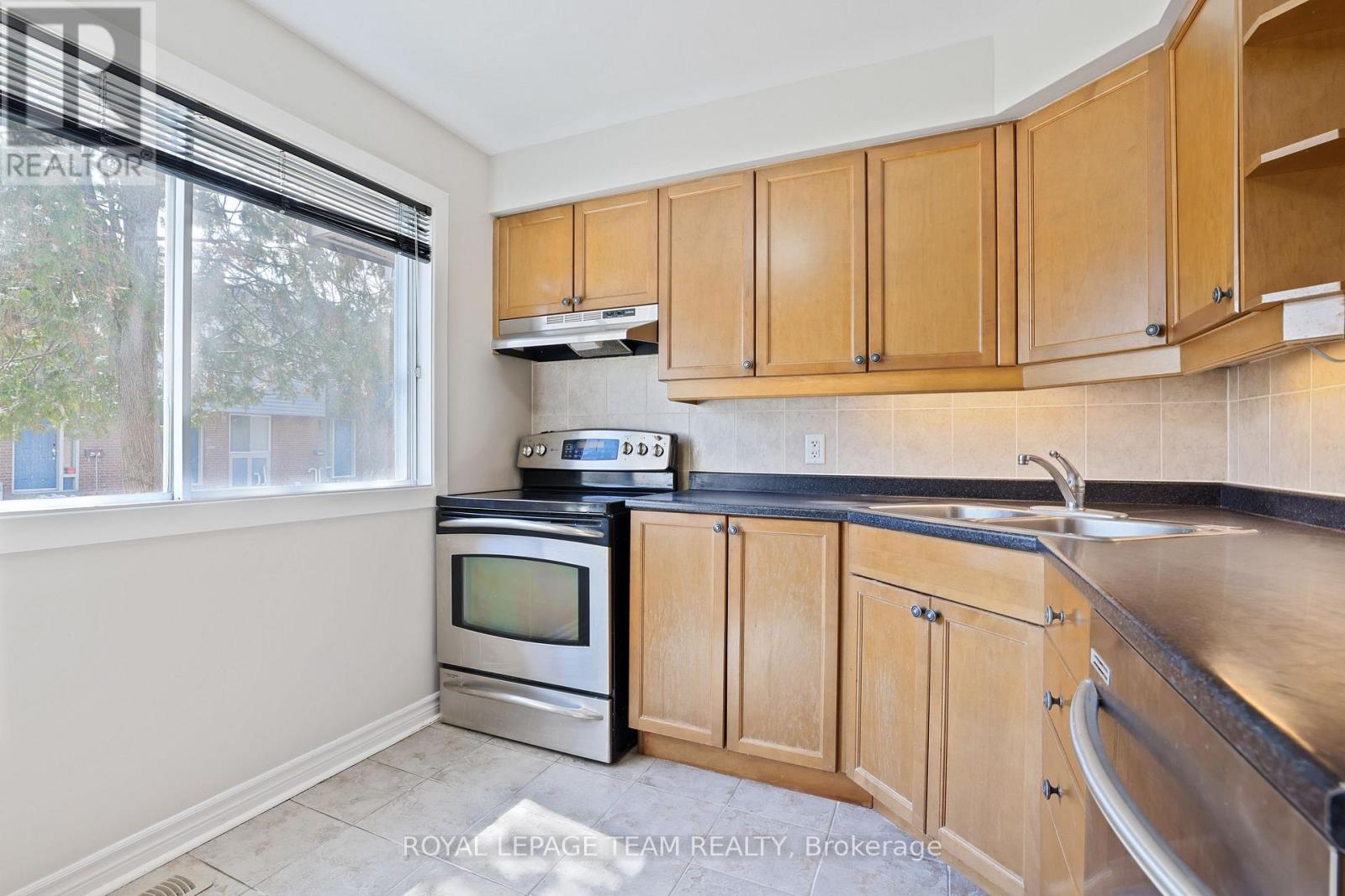 - - 2942 Fairlea Crescent