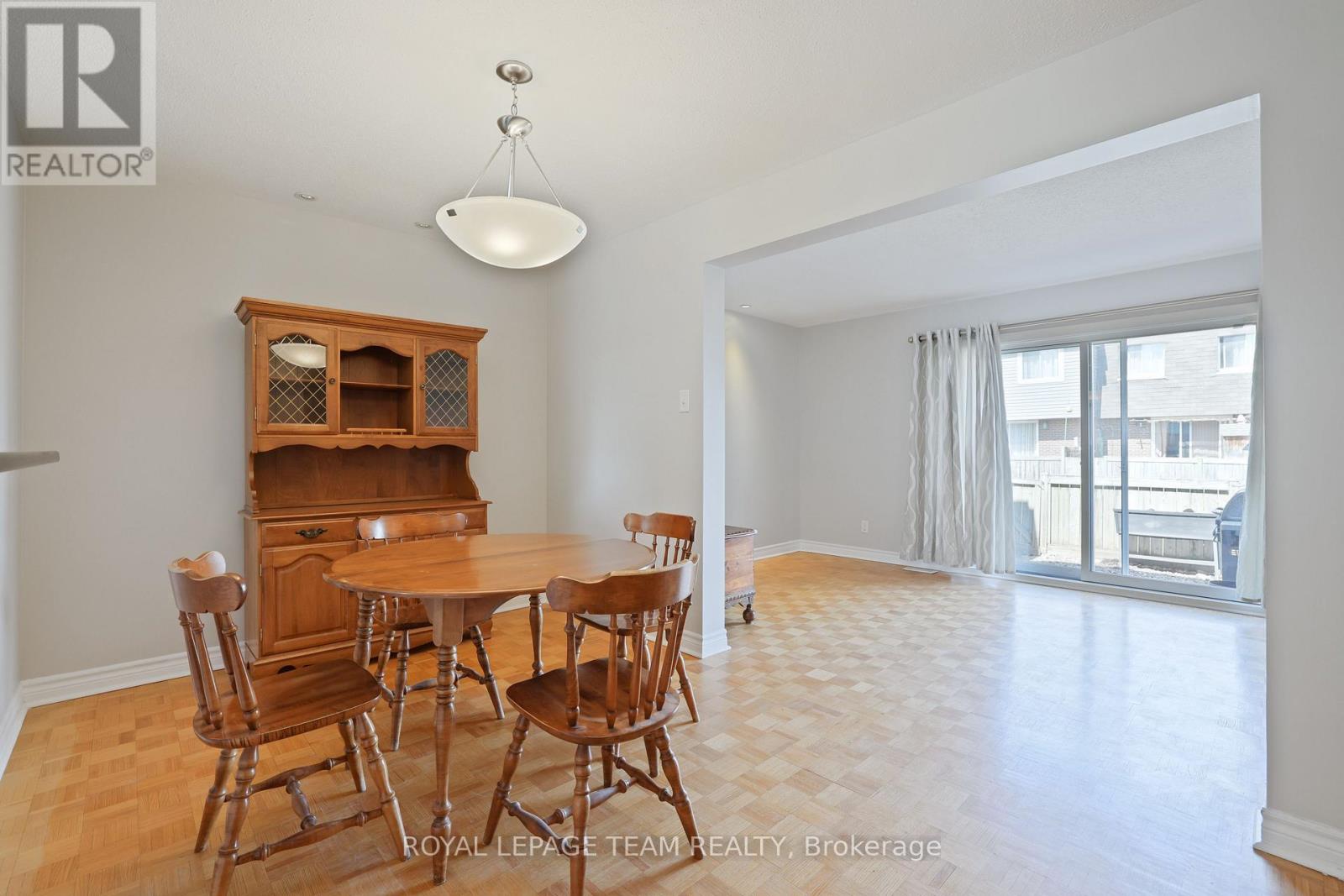 - - 2942 Fairlea Crescent