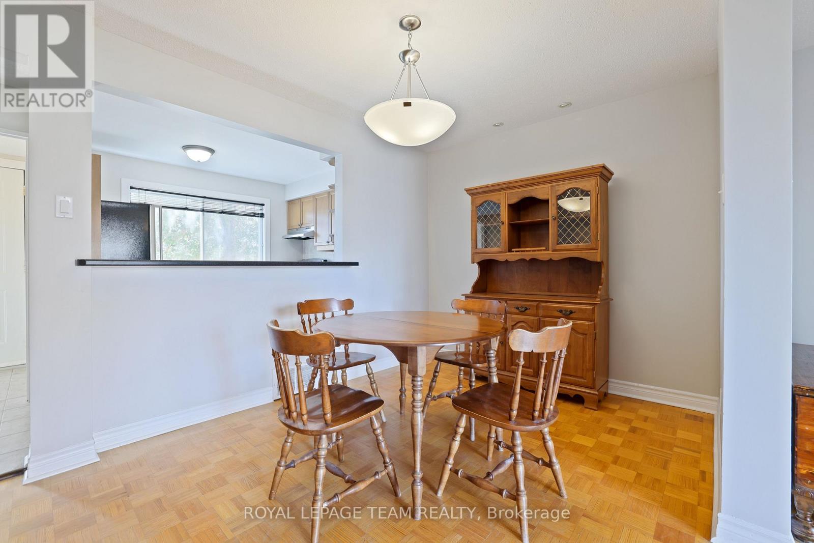 - - 2942 Fairlea Crescent