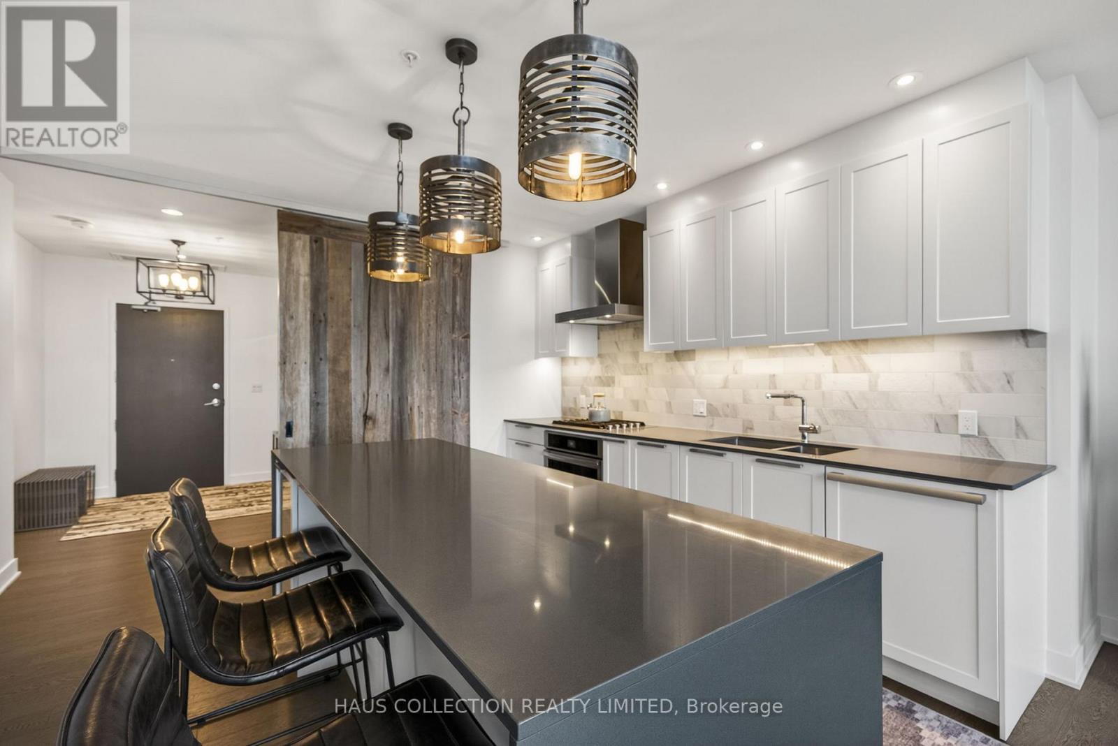 Ph2302 - 20 Daly Avenue