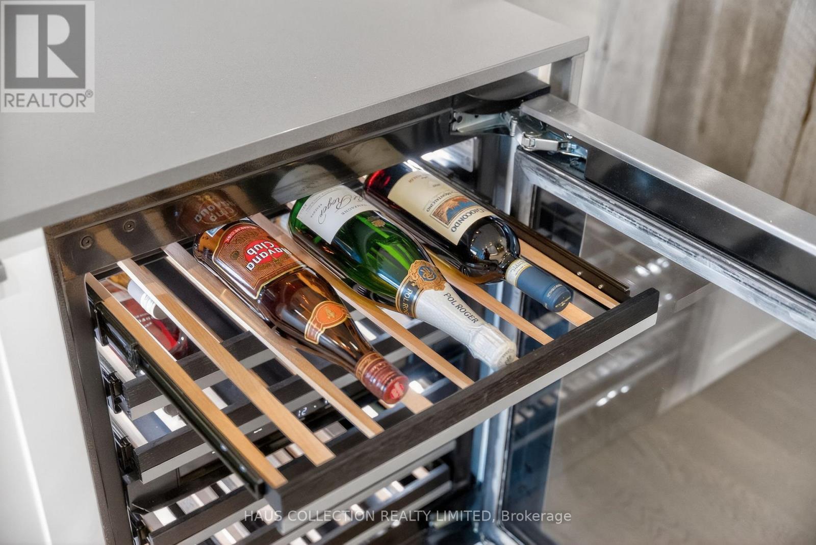 Ph2302 - 20 Daly Avenue