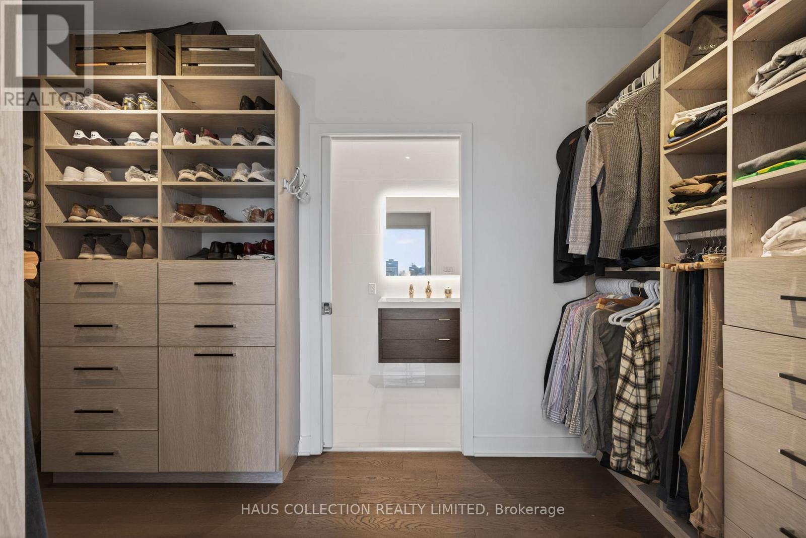 Ph2302 - 20 Daly Avenue