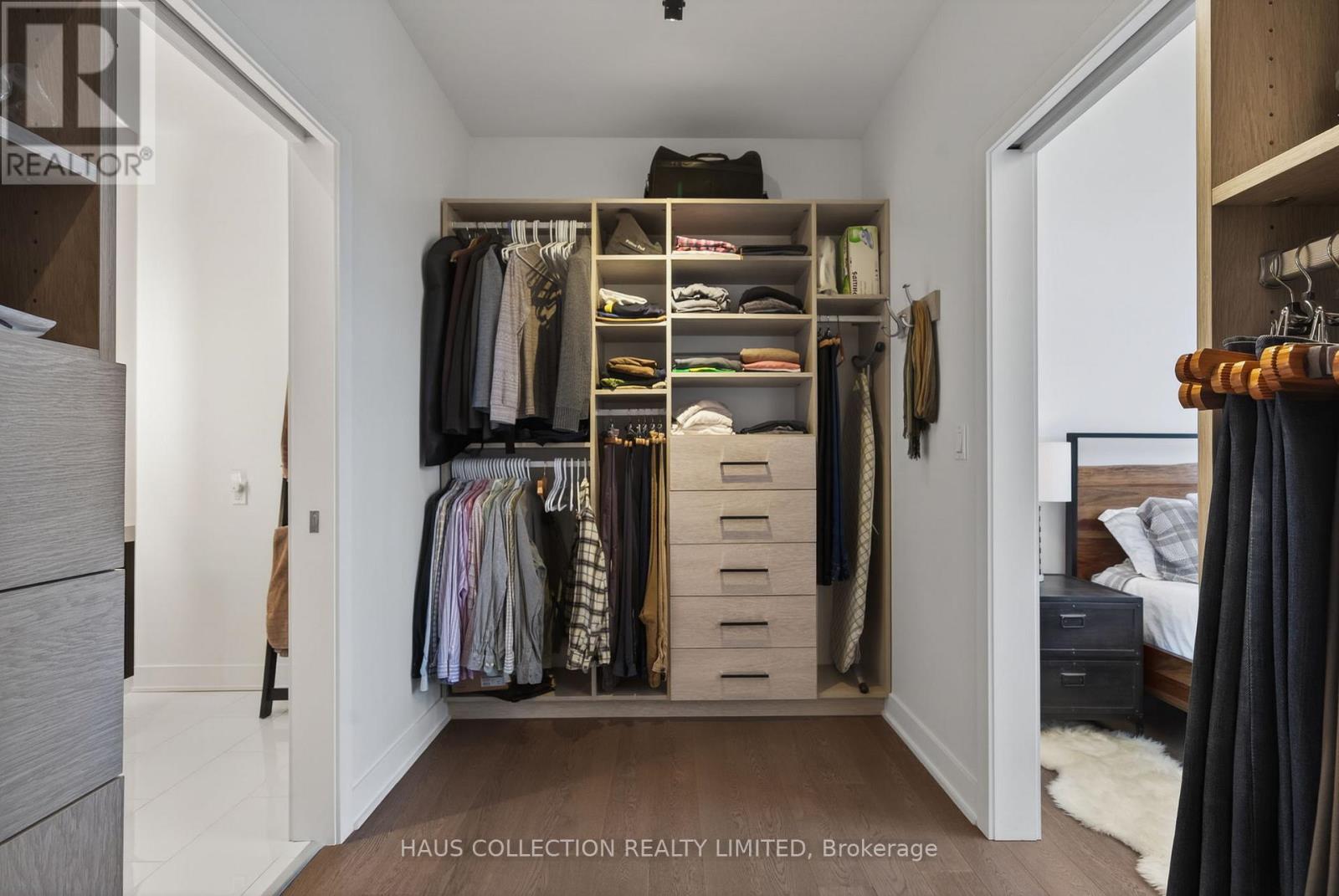 Ph2302 - 20 Daly Avenue