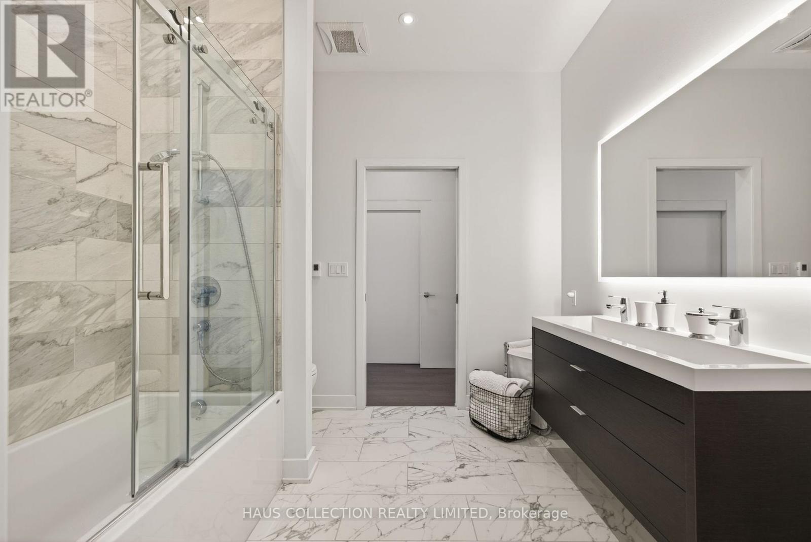 Ph2302 - 20 Daly Avenue