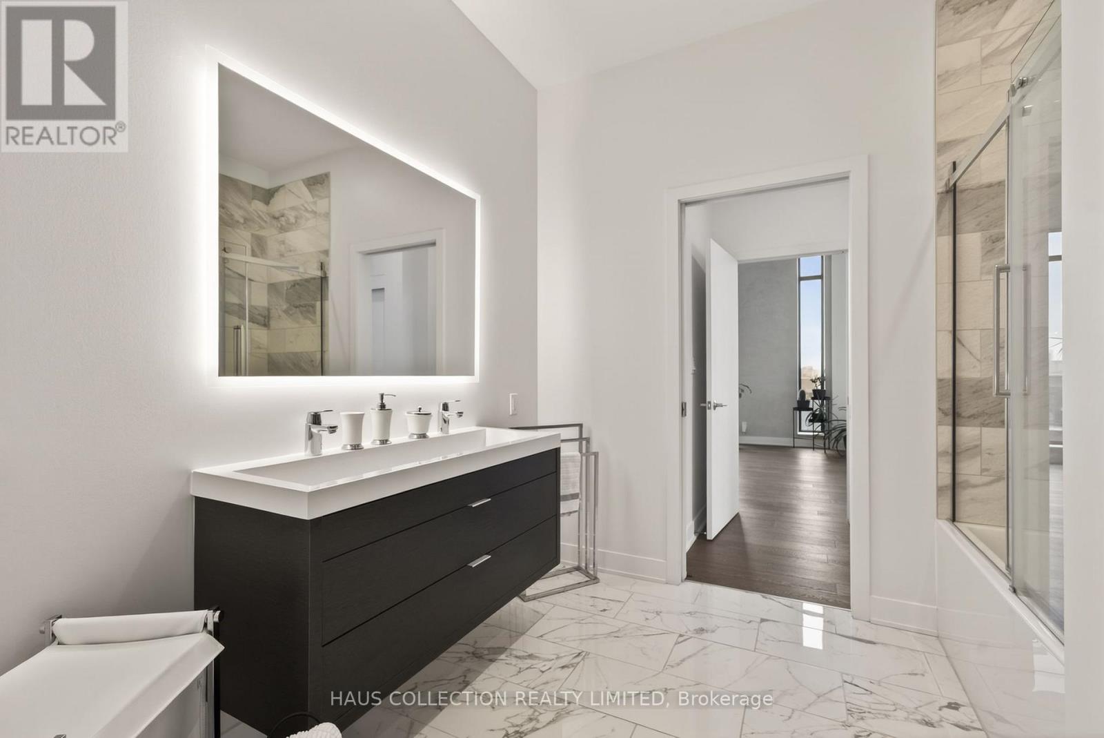 Ph2302 - 20 Daly Avenue