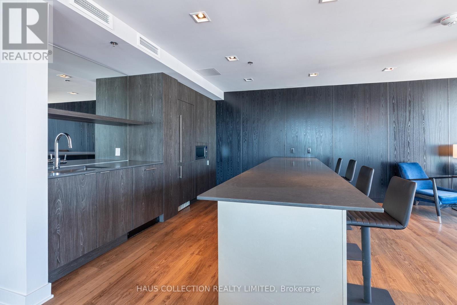 Ph2302 - 20 Daly Avenue