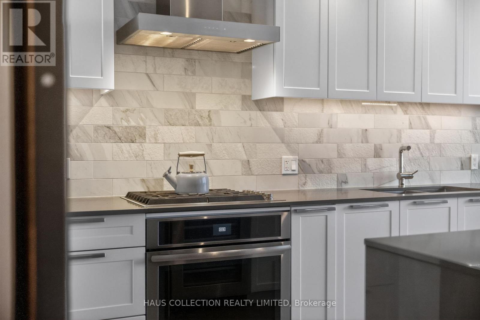 Ph2302 - 20 Daly Avenue