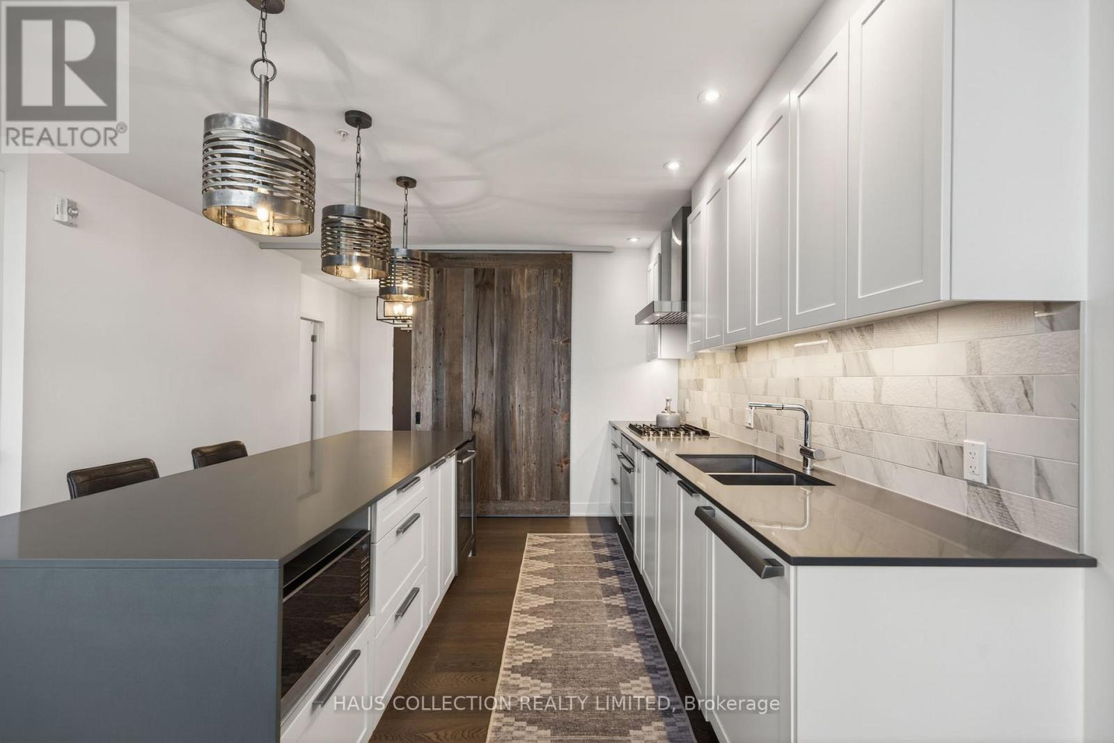 Ph2302 - 20 Daly Avenue