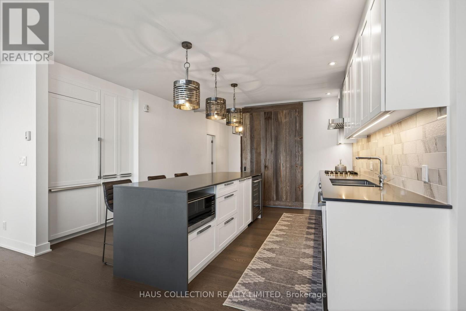 Ph2302 - 20 Daly Avenue