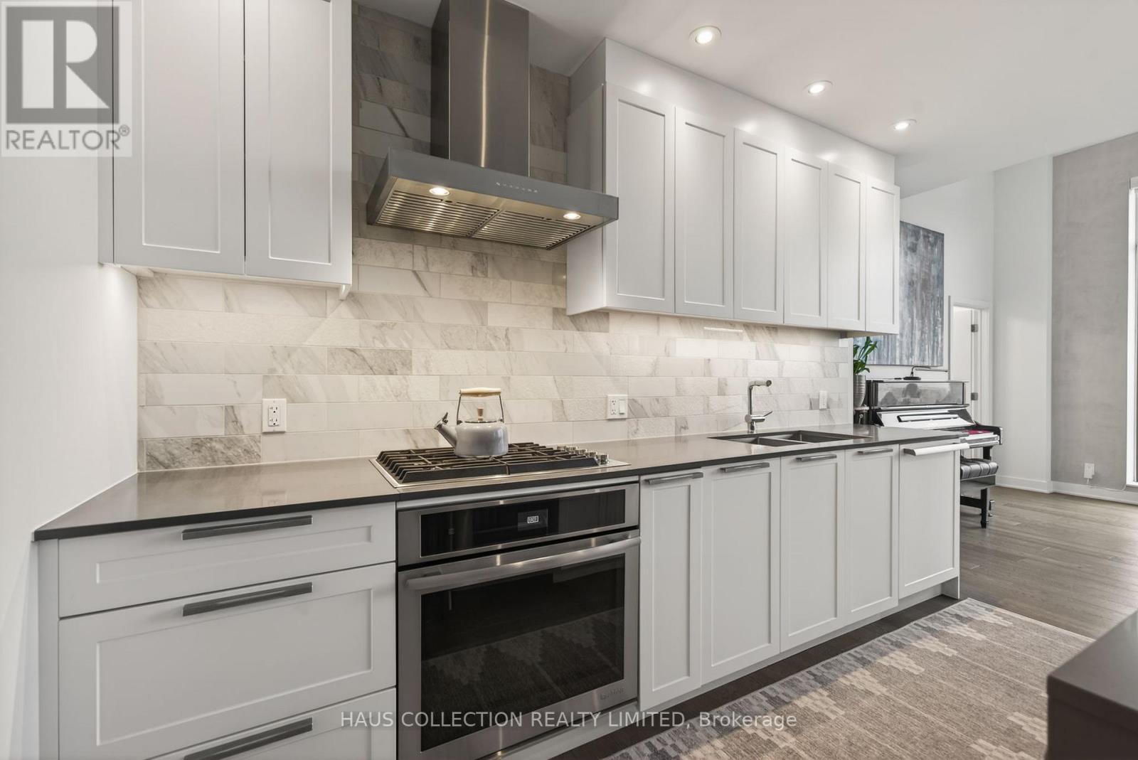 Ph2302 - 20 Daly Avenue