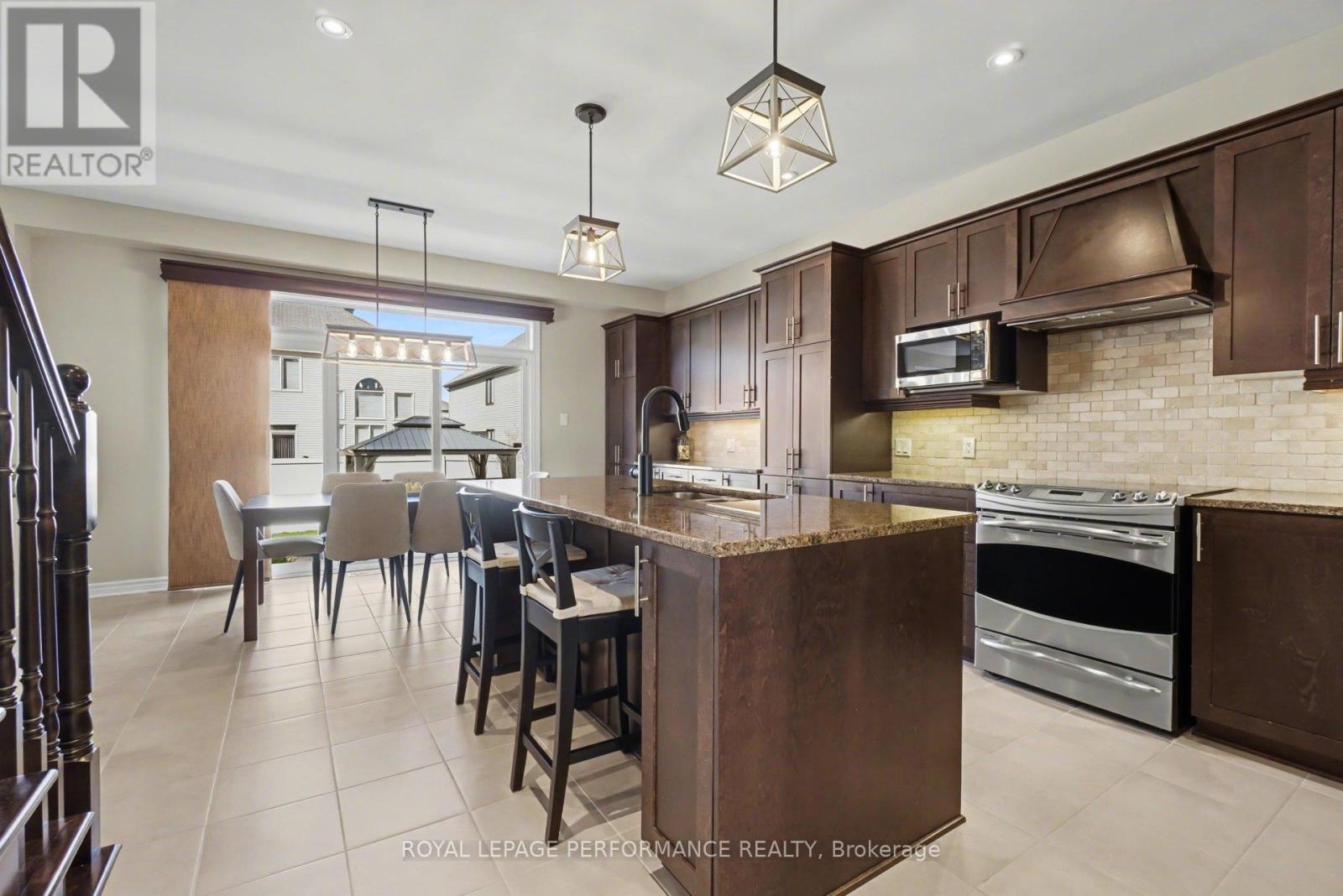 1828 Mickelberry Crescent