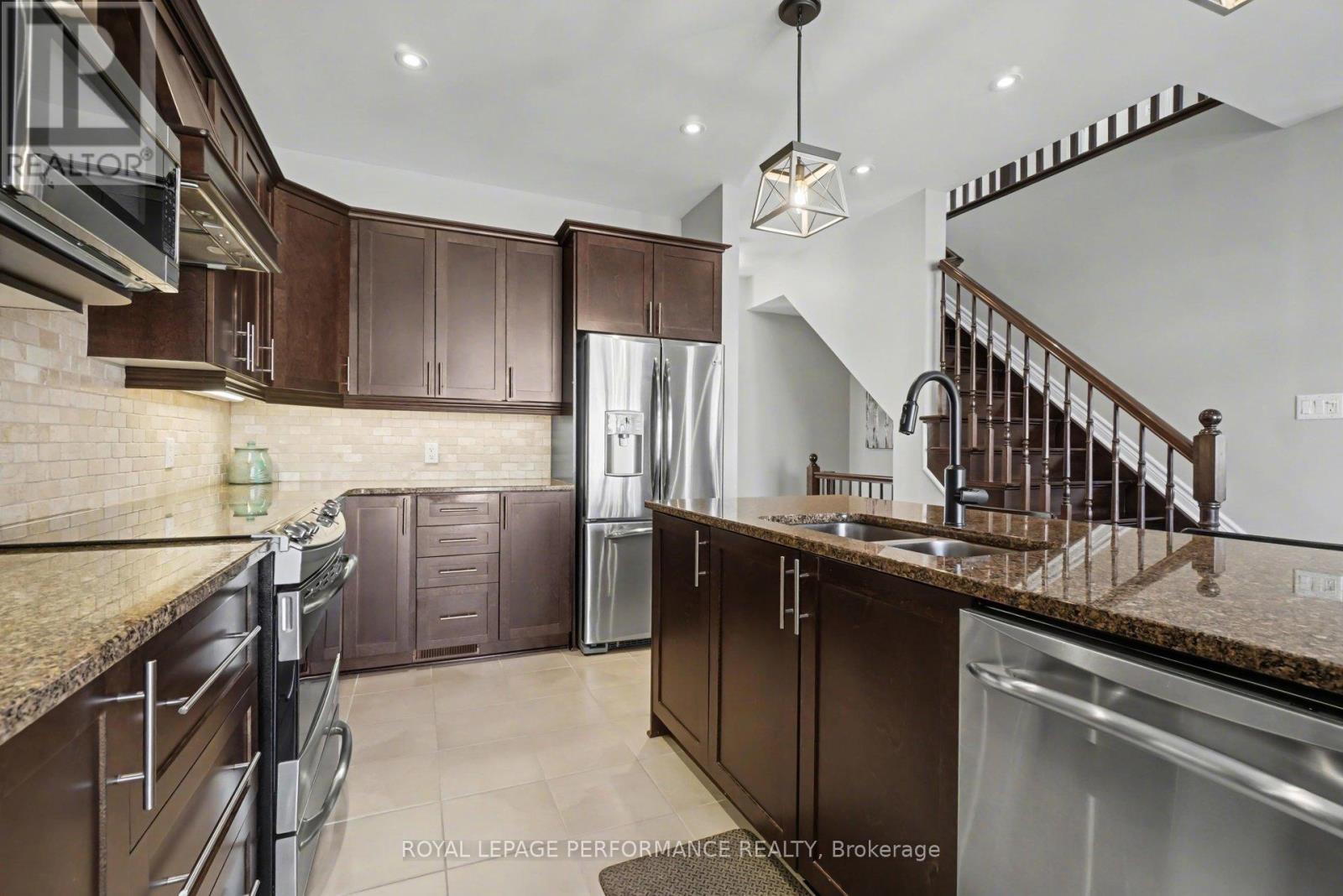 1828 Mickelberry Crescent