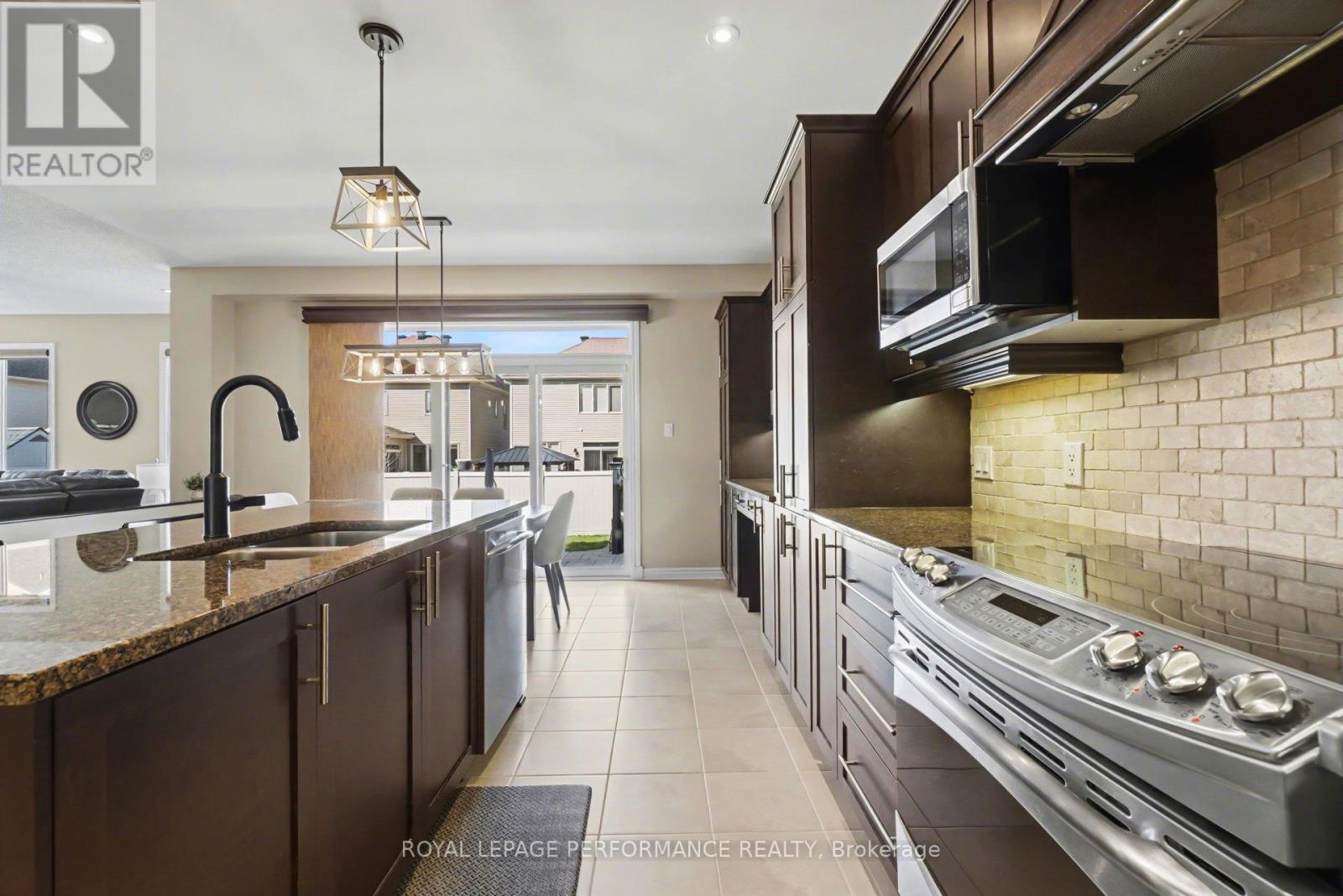 1828 Mickelberry Crescent