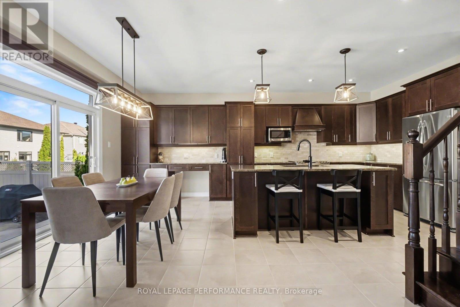 1828 Mickelberry Crescent