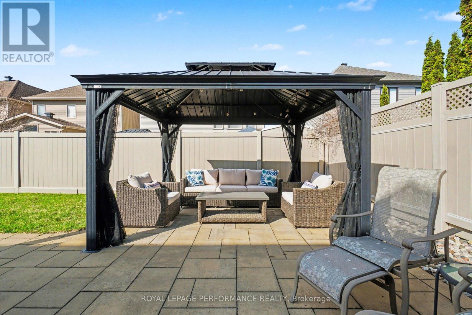 1828 Mickelberry Crescent