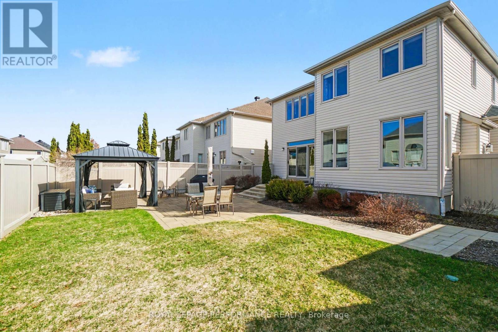 1828 Mickelberry Crescent