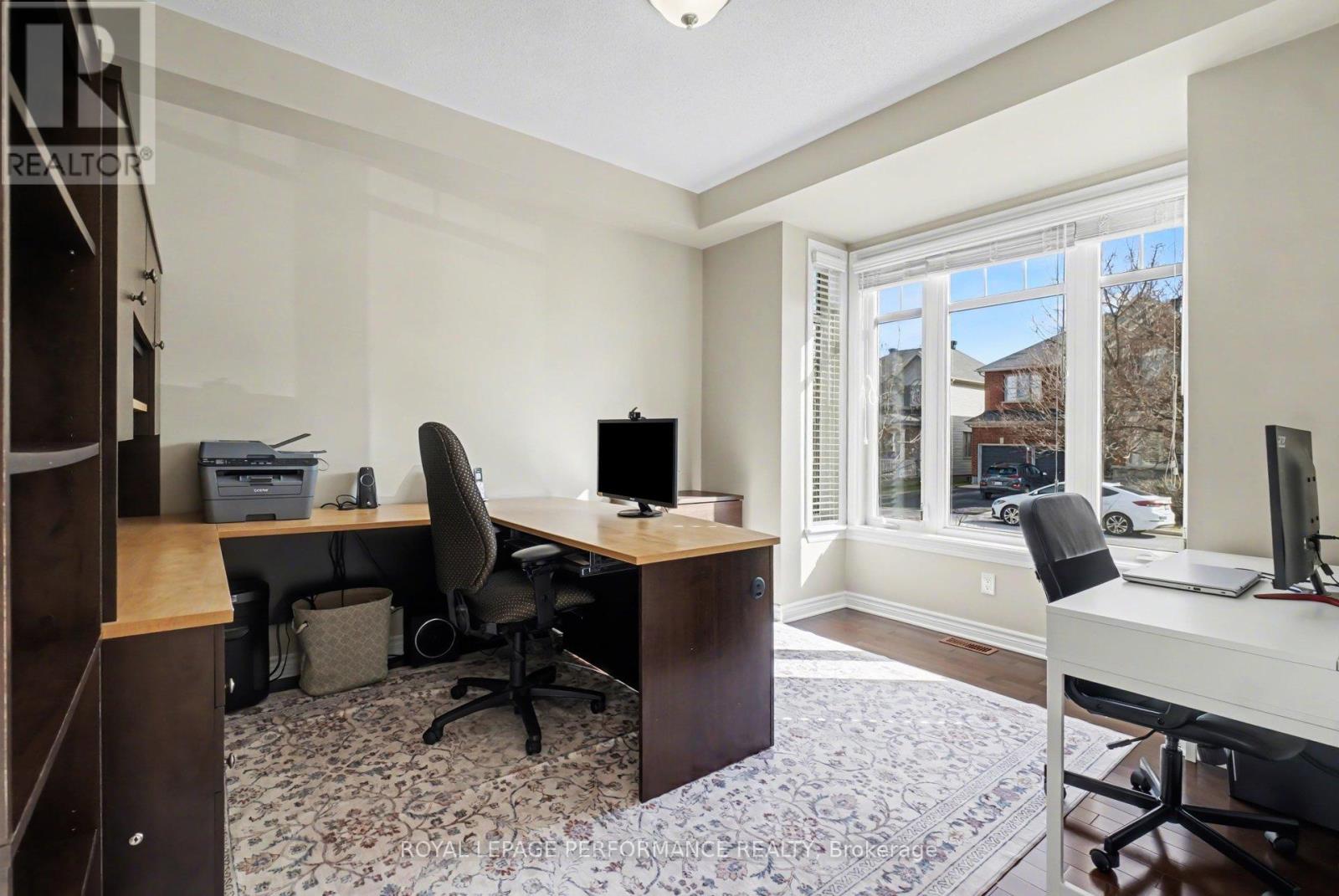 1828 Mickelberry Crescent