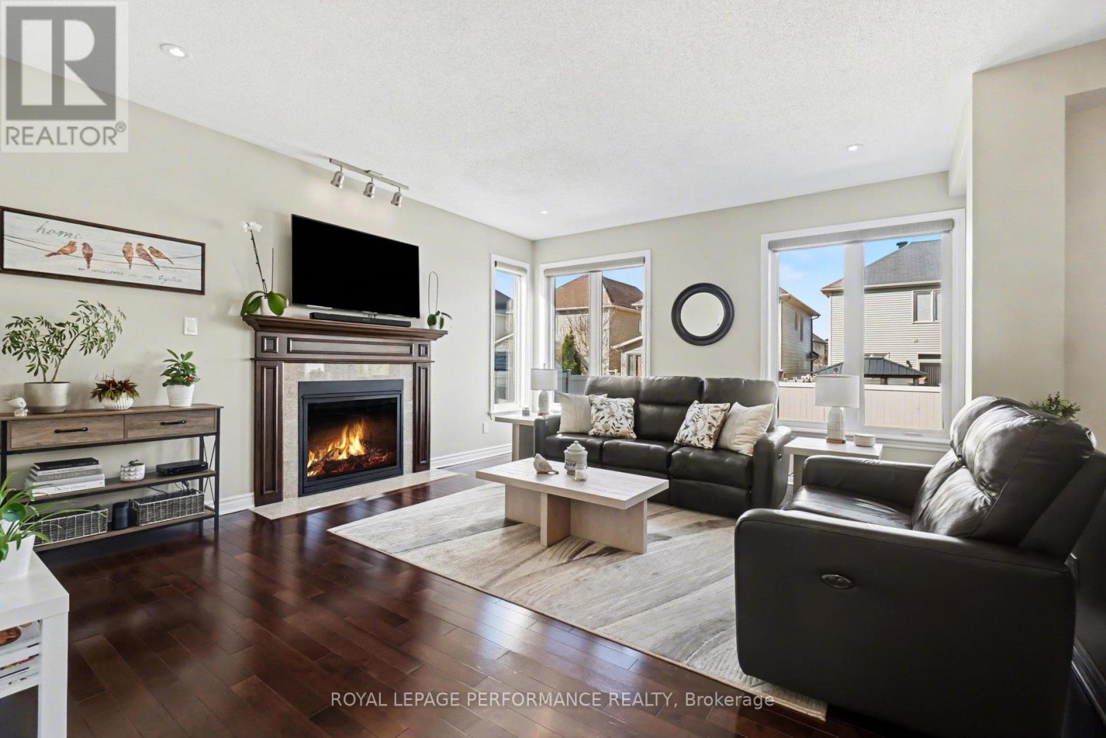 1828 Mickelberry Crescent