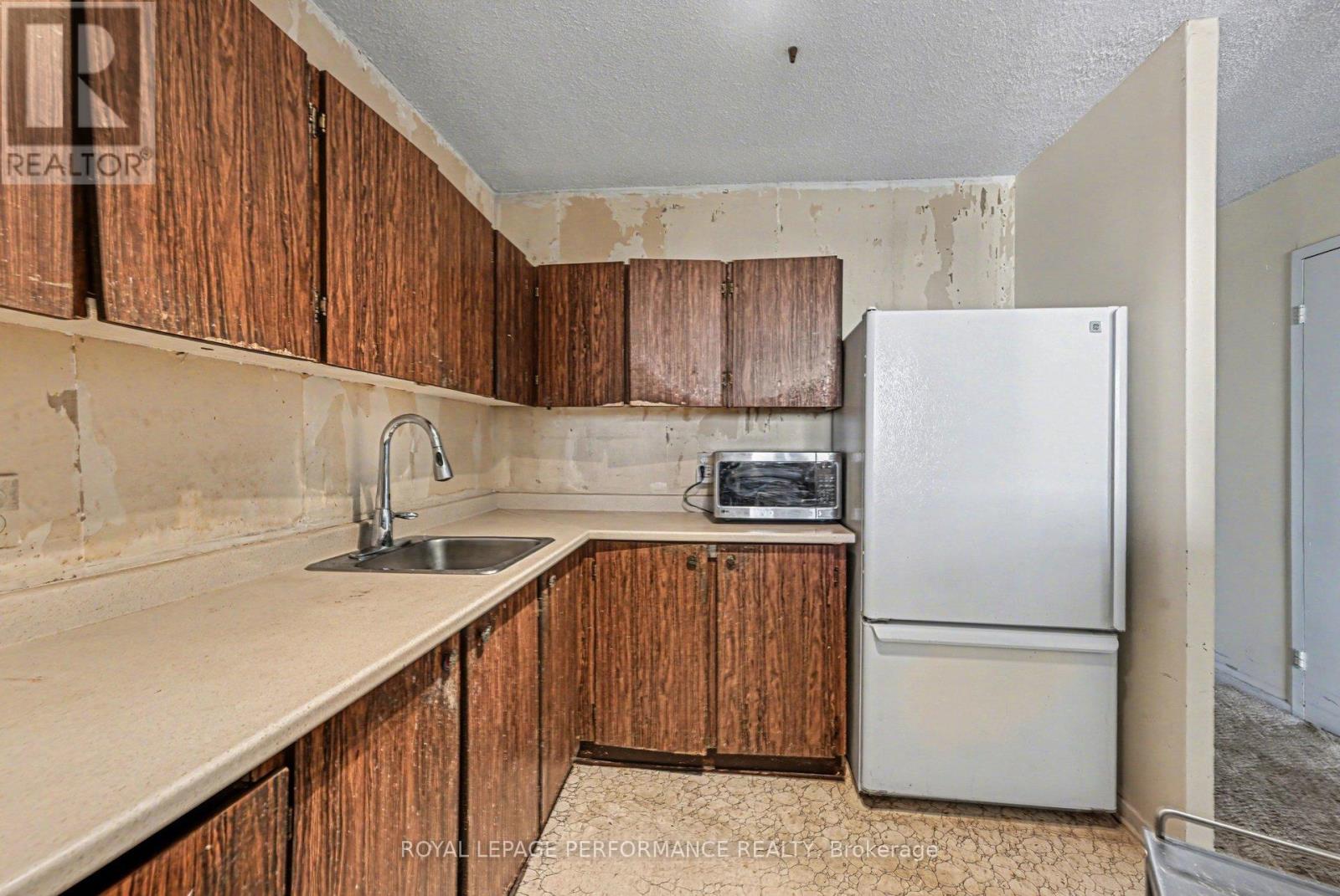 610 - 900 Dynes Road