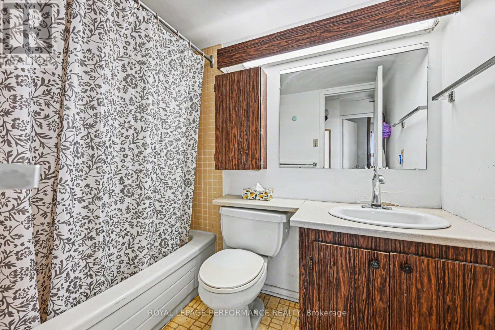 610 - 900 Dynes Road