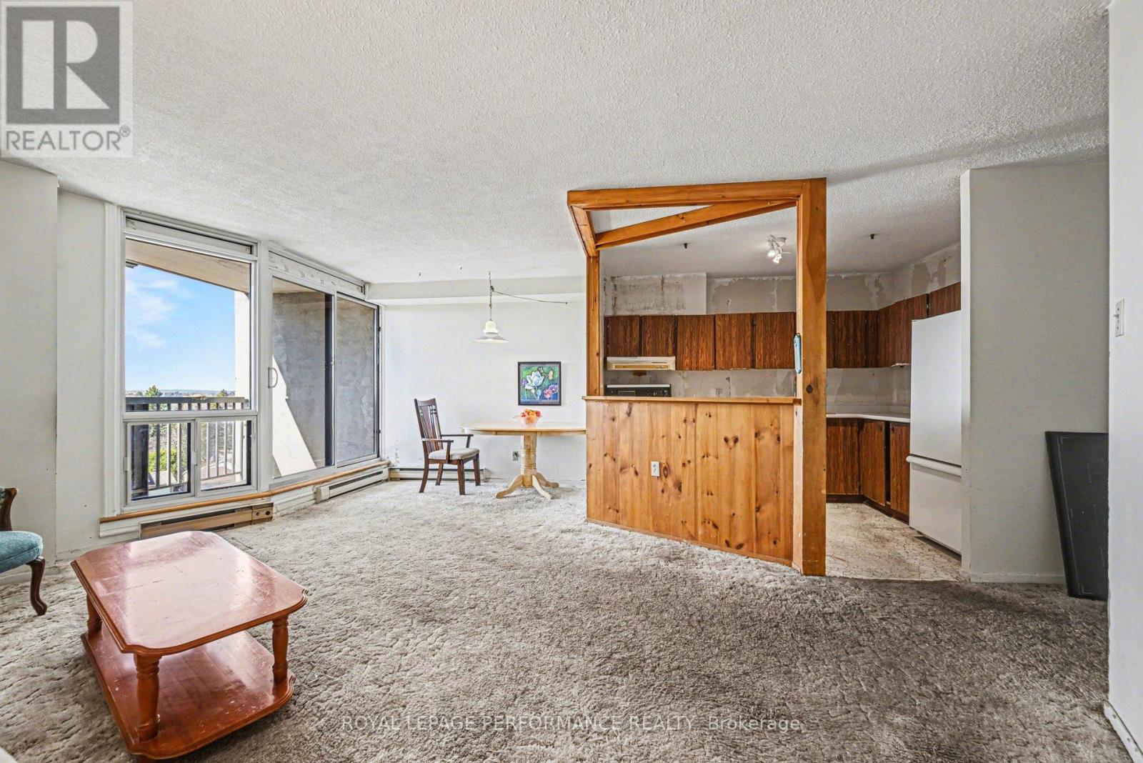 610 - 900 Dynes Road