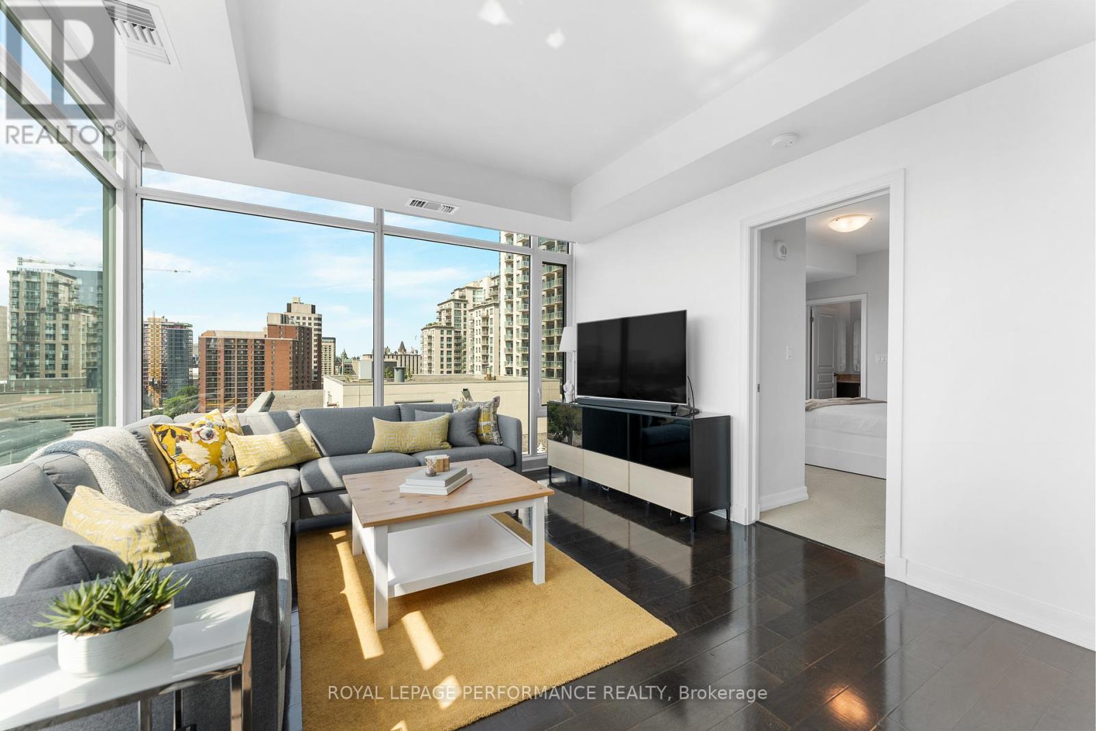 1504 - 238 Besserer Street